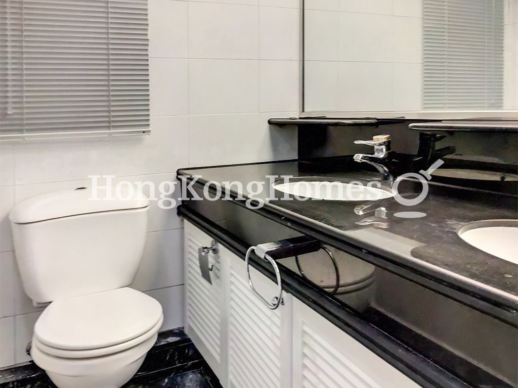 Guest Bathroom — Dynasty Court - Block 03, Mid-levels Central
