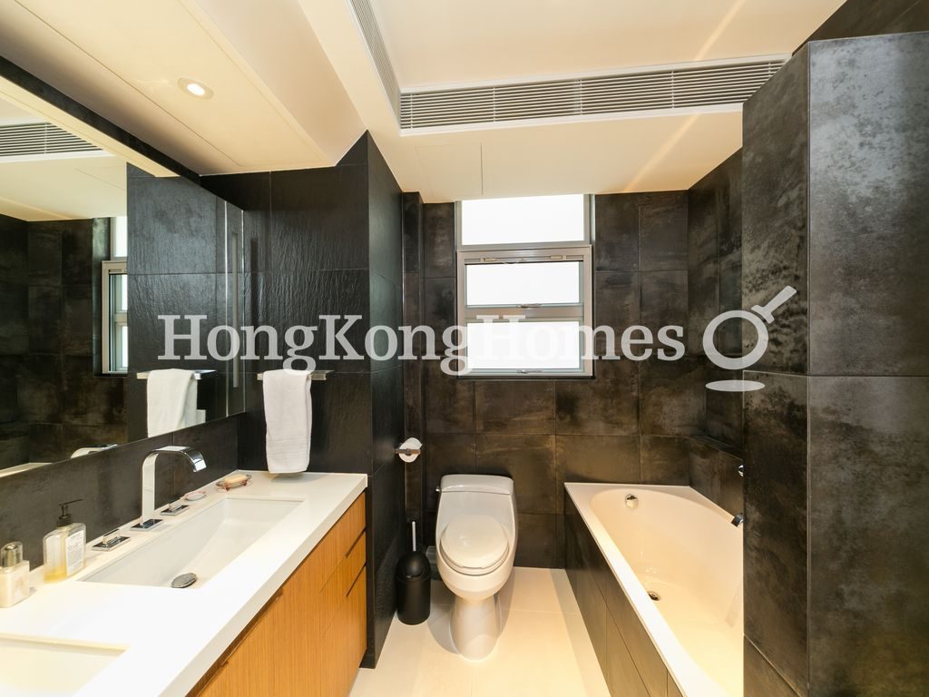 Master Bathroom — 碧蕙園 - B座，東半山