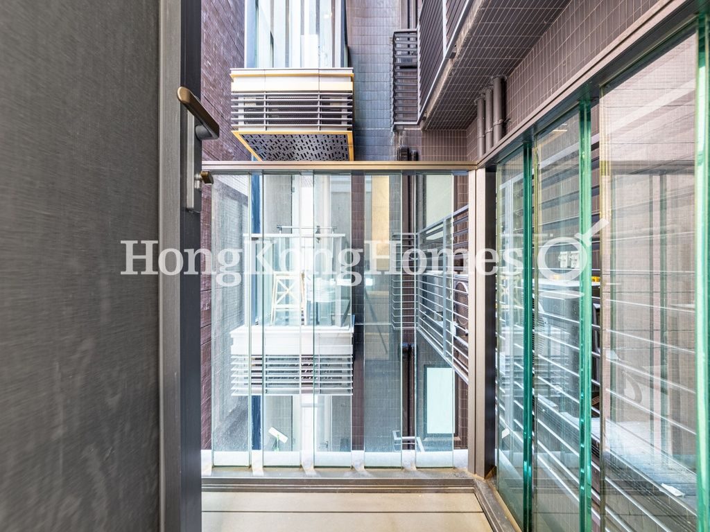 balcony off Ensuite Bathroom — Caine Hill，西半山