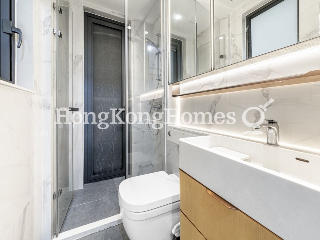 Ensuite Bathroom — Caine Hill，西半山