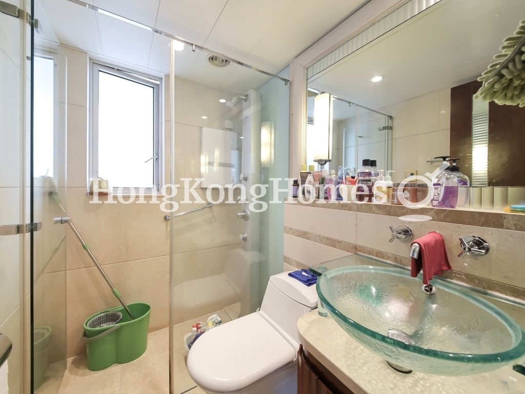 Guest Bathroom — 君臨天下1座，尖沙咀