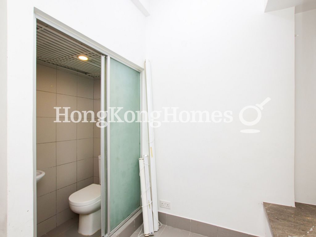 Maid's Room and Washroom — 懿峯，西半山