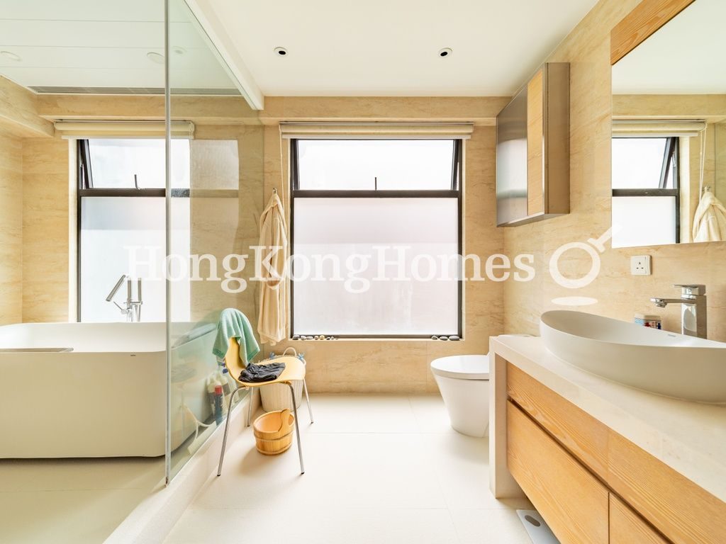 Master Bathroom — 碧荔道 47-49 號，薄扶林
