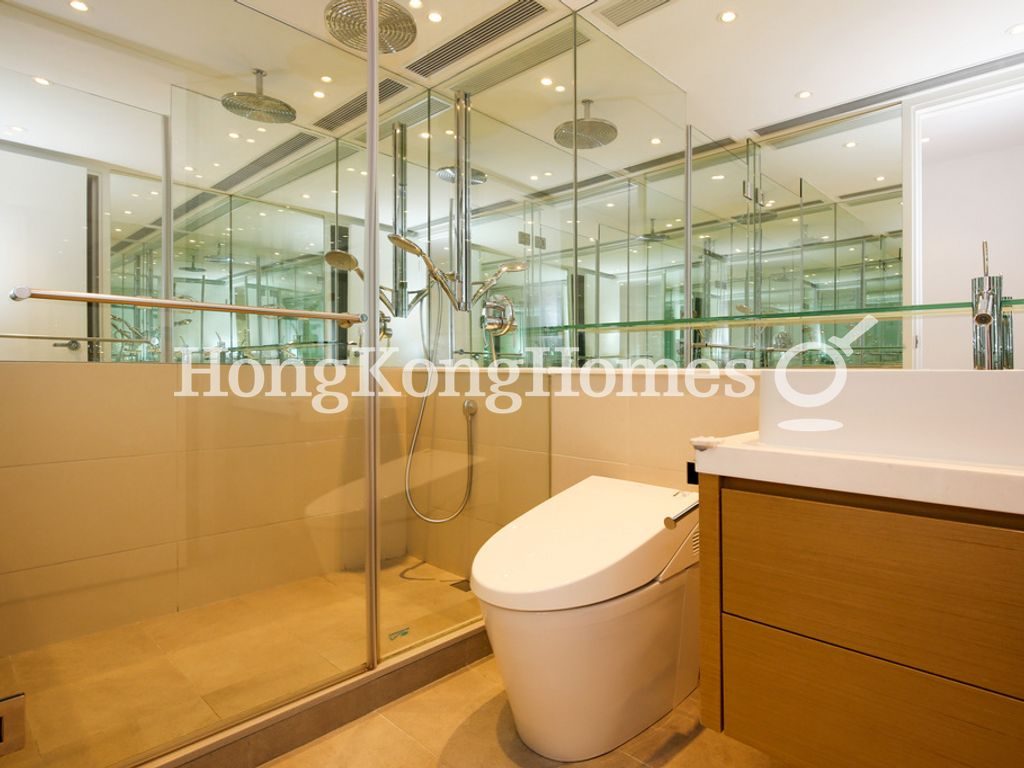 Guest Bathroom — 會景閣，灣仔