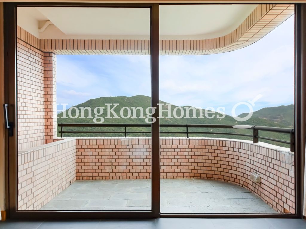 Balcony off Living and Dining Room — 陽明山莊 18座 眺景台，淺水灣