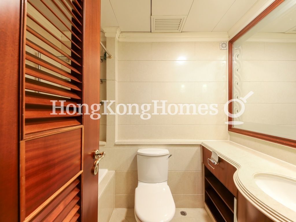Third Ensuite Bathroom — 富豪海灣，赤柱