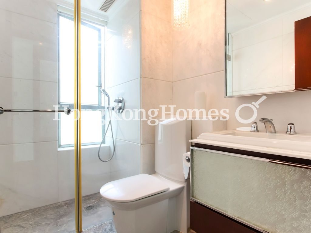 Guest Bathroom — 羅便臣道 31 號，西半山