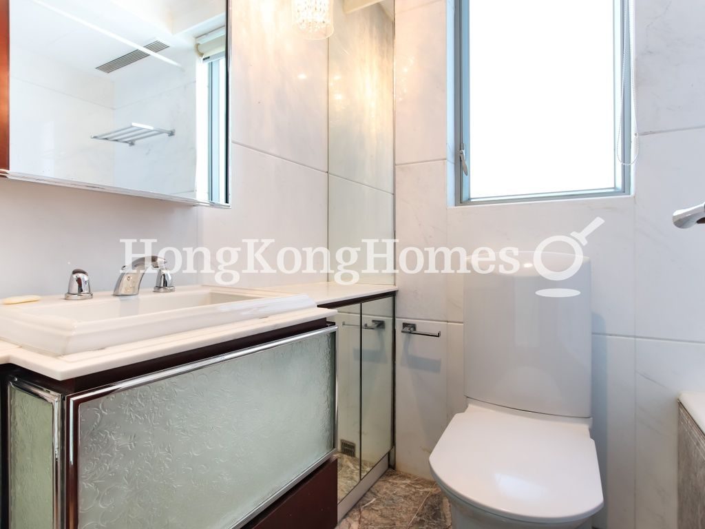 Second Ensuite Bathroom — 羅便臣道 31 號，西半山