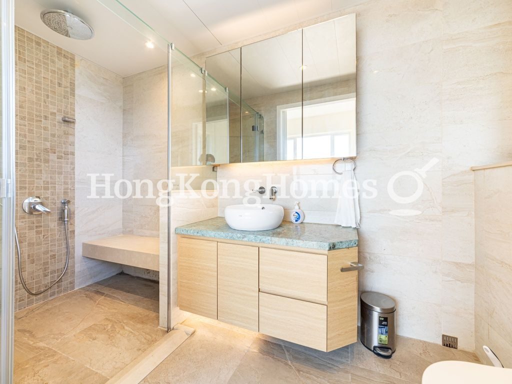 Master Bathroom — 瑞燕大廈，山頂