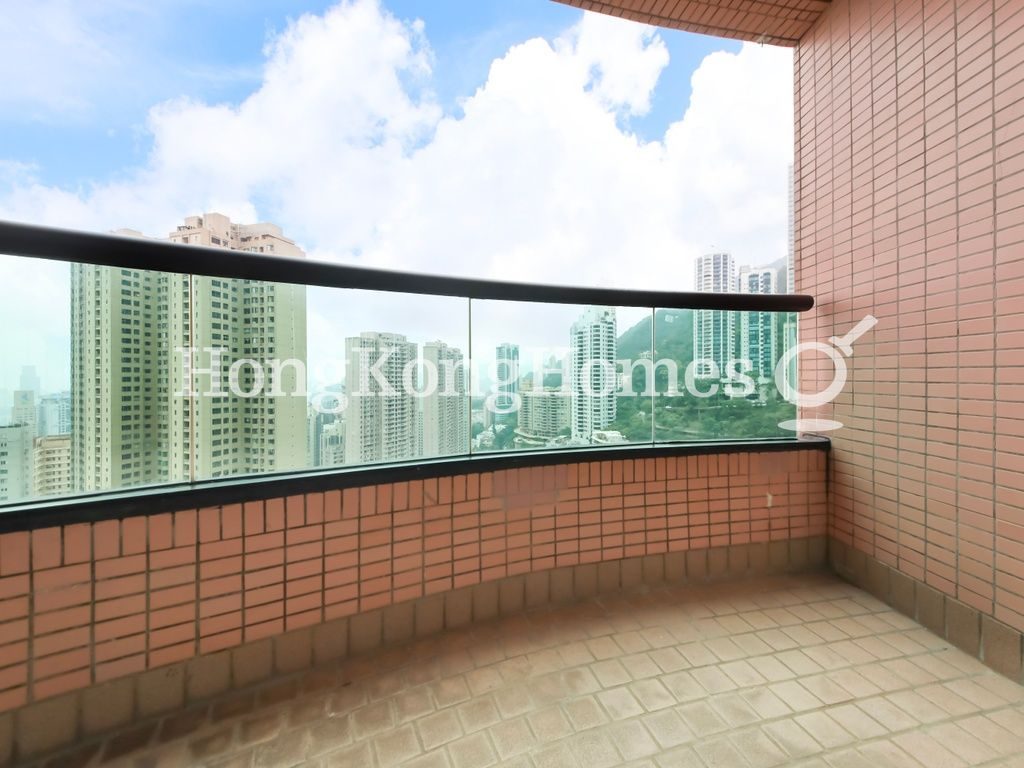 Balcony off Living and Dining Room — 帝景園 - 第05座，中半山