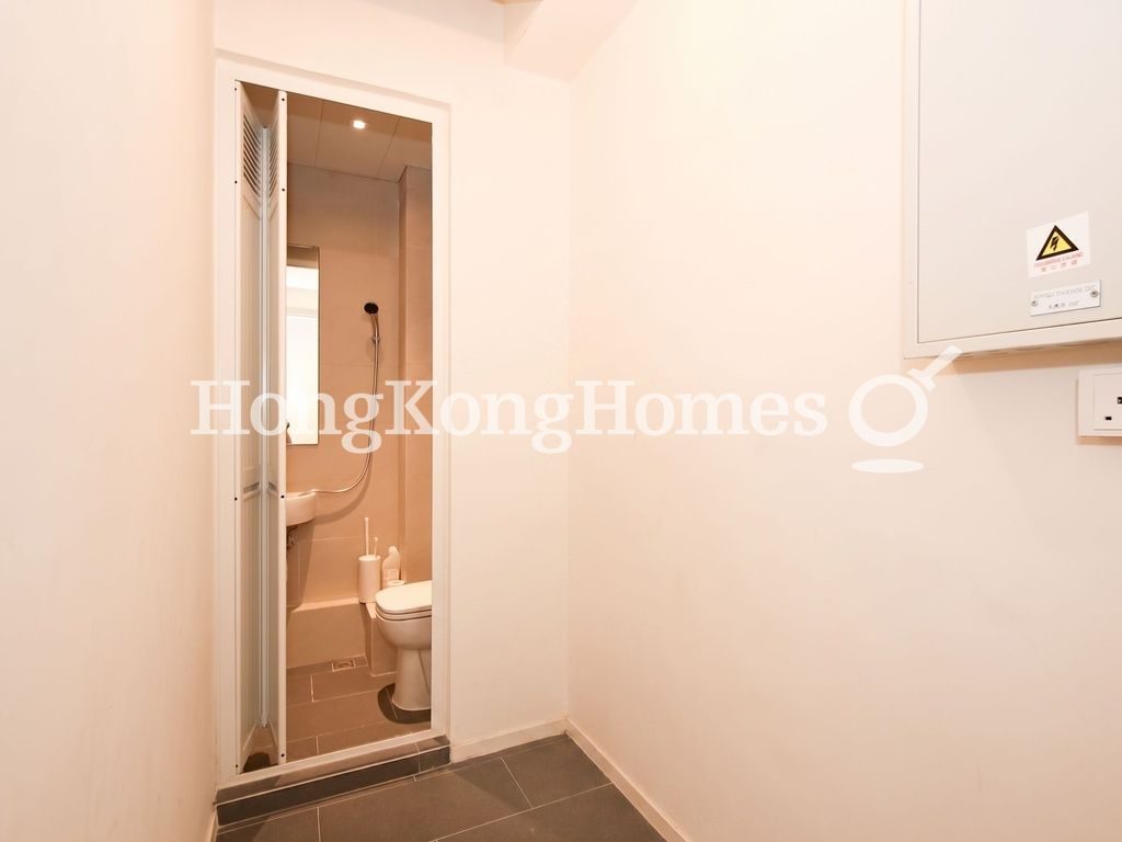 Maid's Room and Washroom — 敦皓，西半山