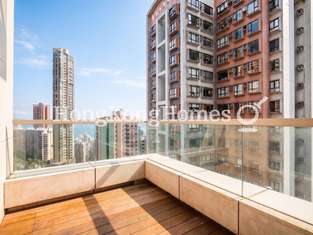 Private Terrace off Living & Dining Room — 敦皓，西半山