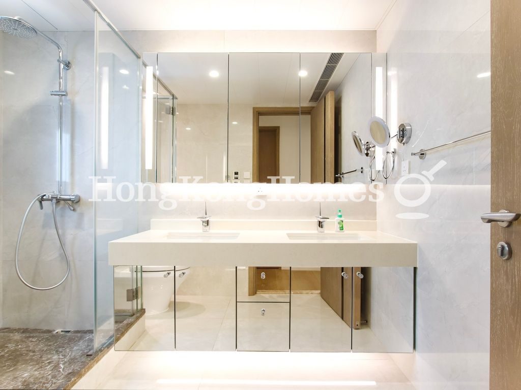 Guest Bathroom — 瑞燕大廈，山頂