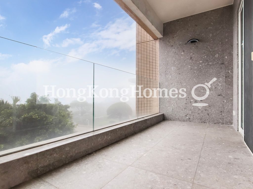 Balcony off Living and Dining Room — 瑞燕大廈，山頂