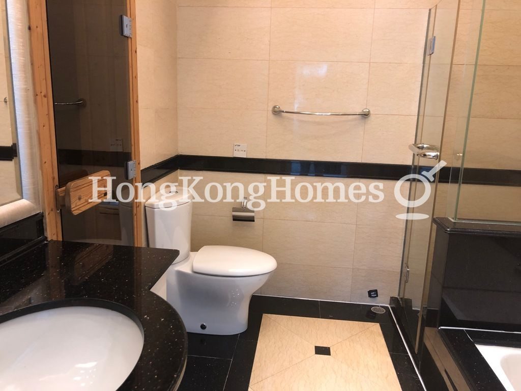 Master Bathroom — 肇輝台8號，東半山