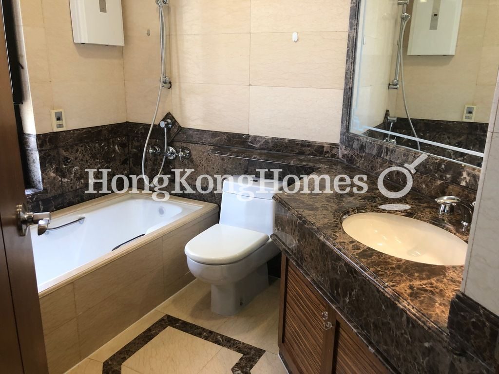 Second Ensuite Bathroom — 肇輝台8號，東半山