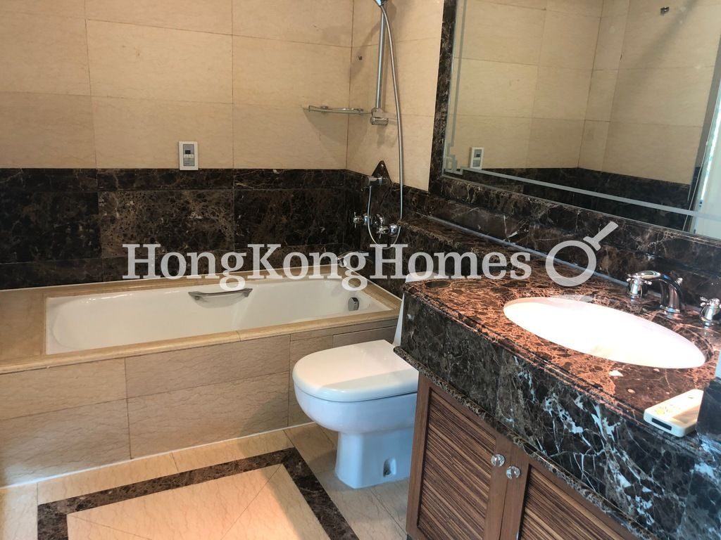 Third Ensuite Bathroom — 肇輝台8號，東半山
