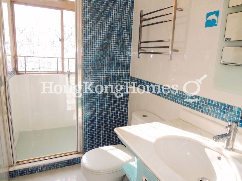 Second Ensuite Bathroom — 陽明山莊  10座 環翠軒，淺水灣