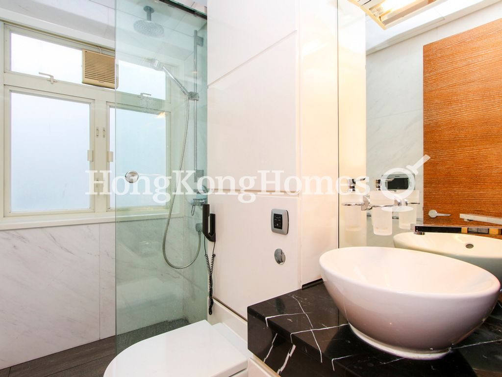 Second Ensuite Bathroom — CentreStage - Block 01, Central
