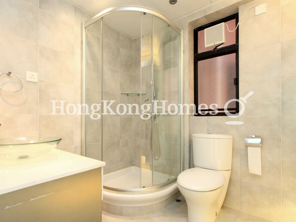 Guest Bathroom — Dynasty Court - Block 04, Mid-levels Central