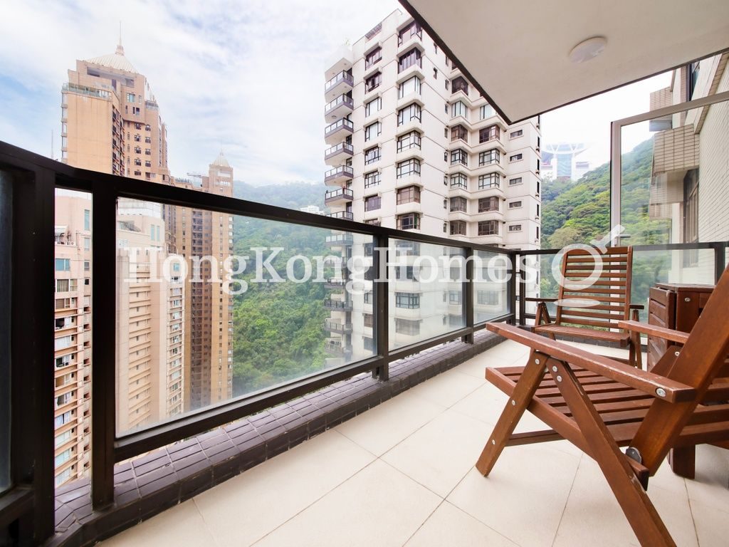Balcony off Living and Dining Room — 地利根德閣 2座，中半山