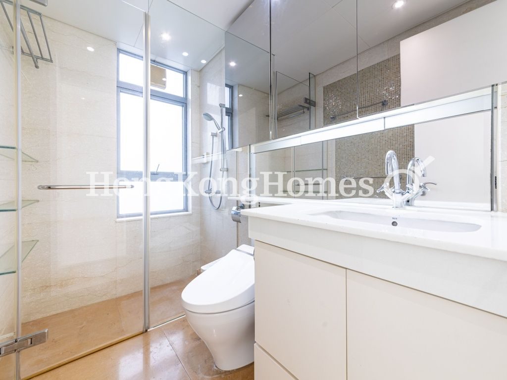 Guest Bathroom — Residence Bel-air - Phase 04, Peak Tower 05, Pokfulam