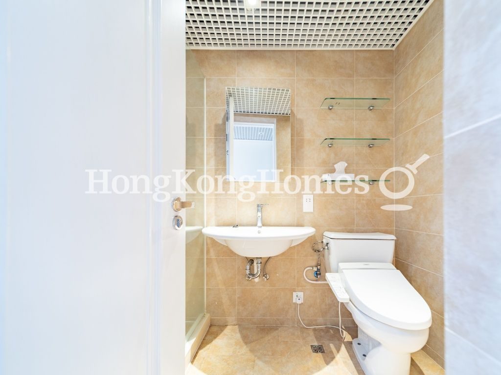 Guest Bathroom — 陽明山莊 17座 眺景台，淺水灣