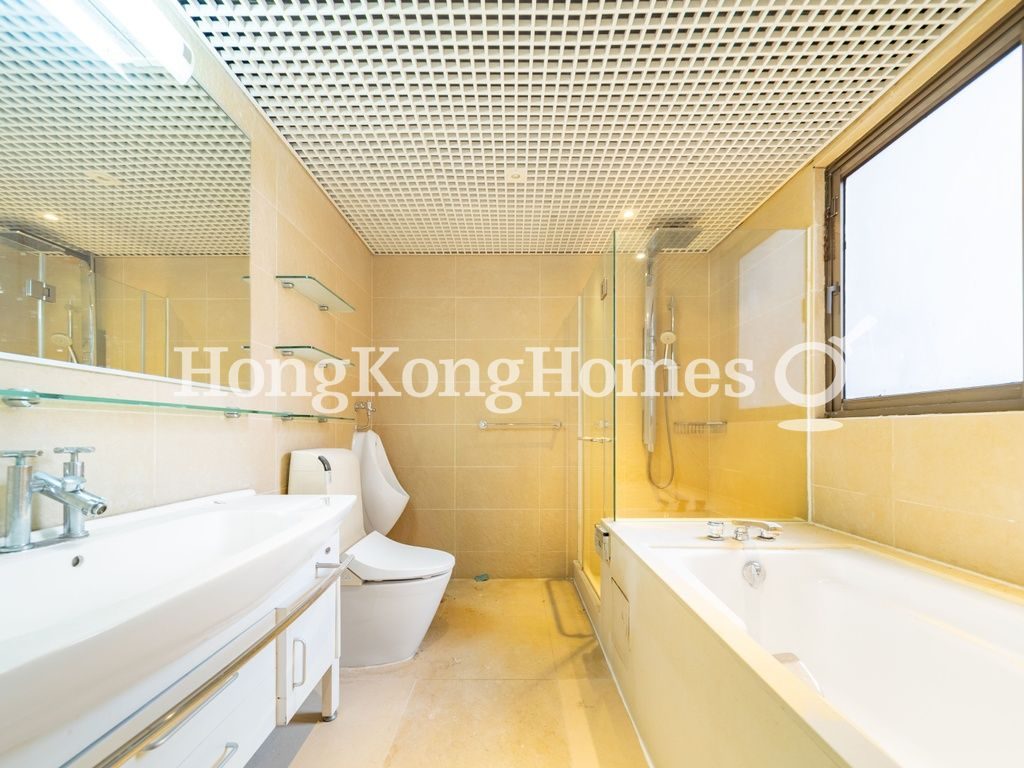 Master Bathroom — 陽明山莊 17座 眺景台，淺水灣