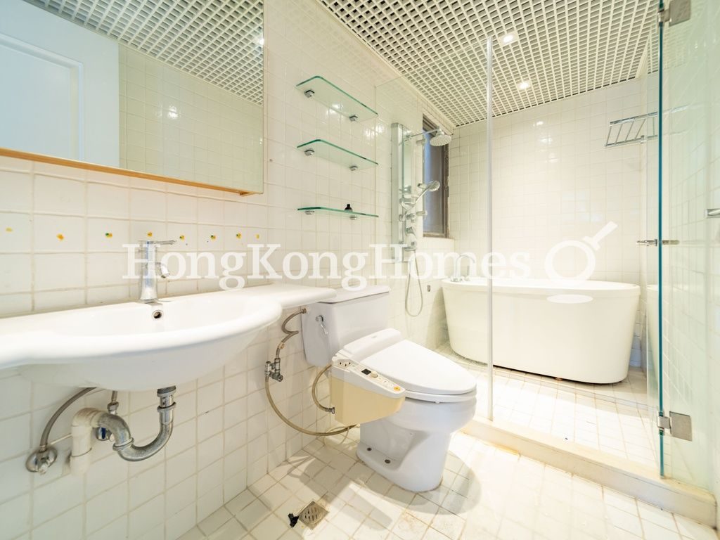 Second Ensuite Bathroom — 陽明山莊 17座 眺景台，淺水灣