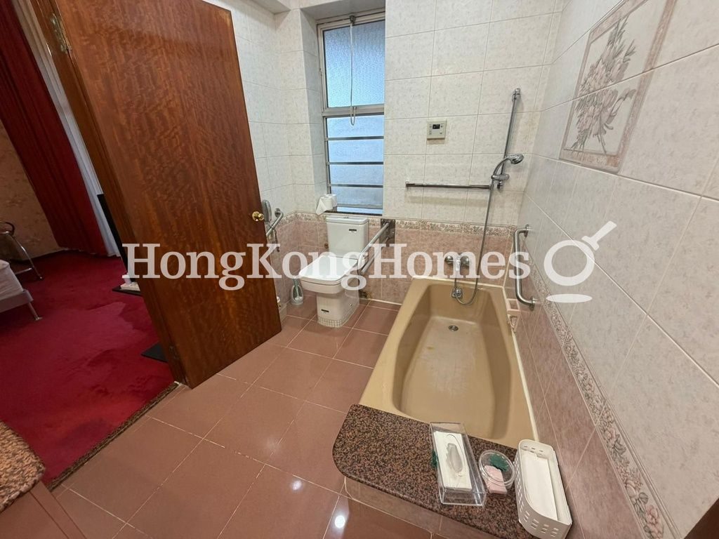 Master Bathroom — 寶雲大廈，中半山