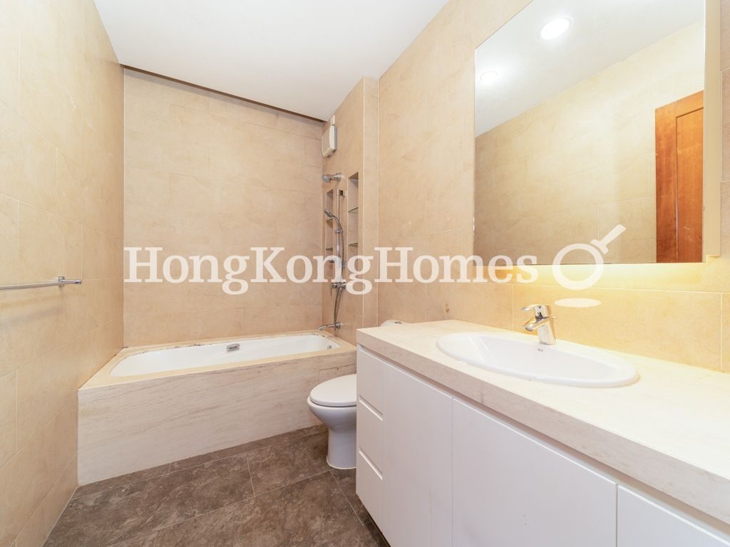 Guest Bathroom — La Hacienda - B座，山頂