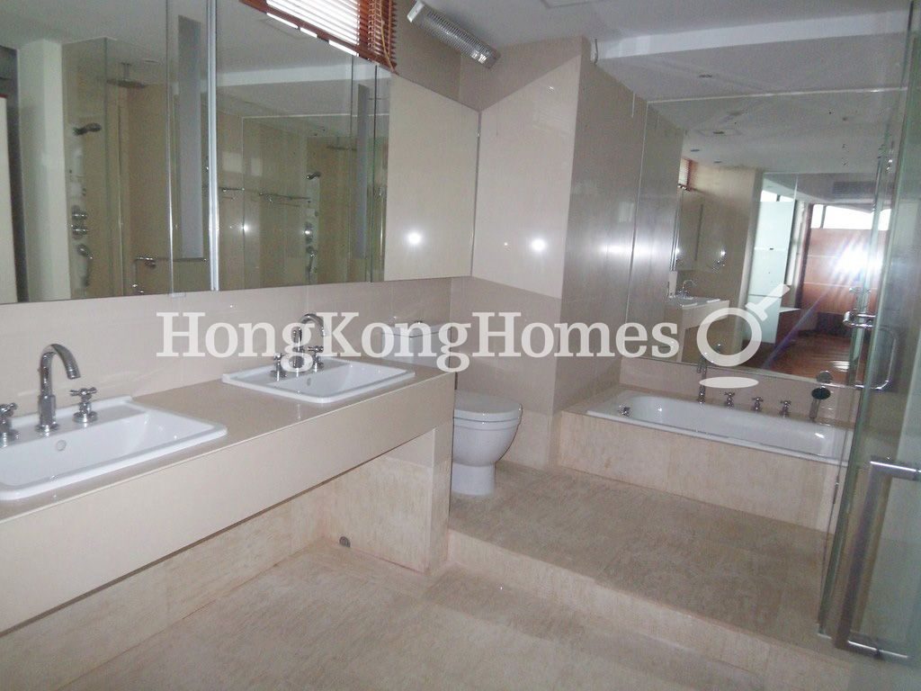 Master Bathroom — 輝百苑，大潭