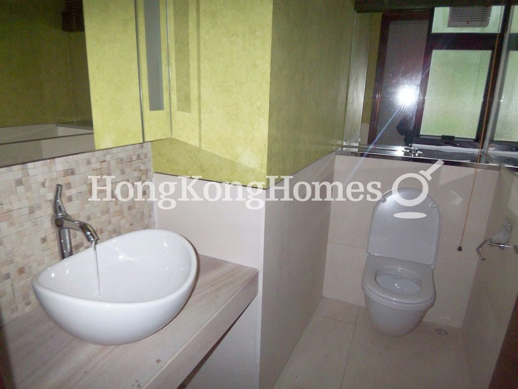 Third Ensuite Bathroom — 輝百苑，大潭