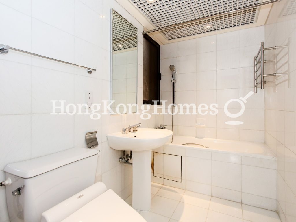 Guest Bathroom — 陽明山莊 17座 眺景台，淺水灣