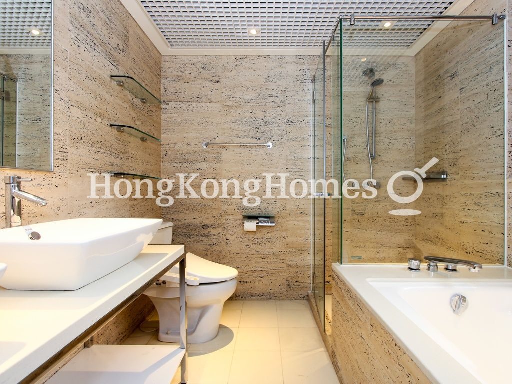 Master Bathroom — 陽明山莊 17座 眺景台，淺水灣