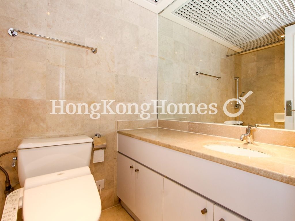 Second Ensuite Bathroom — 陽明山莊 17座 眺景台，淺水灣