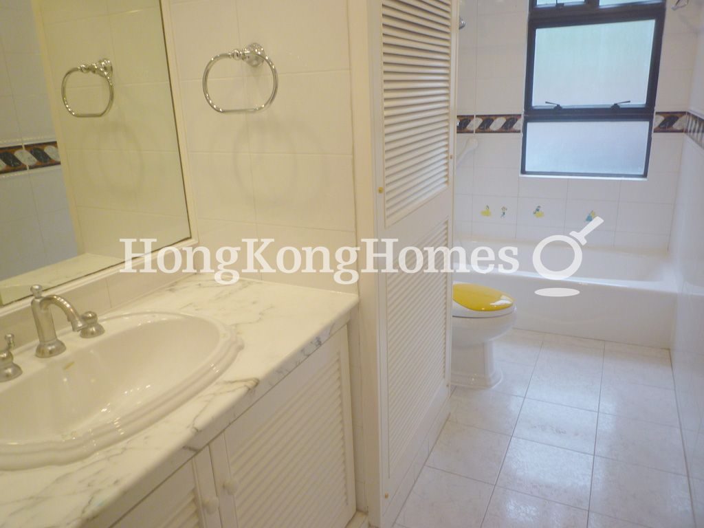 Guest Bathroom — 愛都大廈 - 第03座，中半山