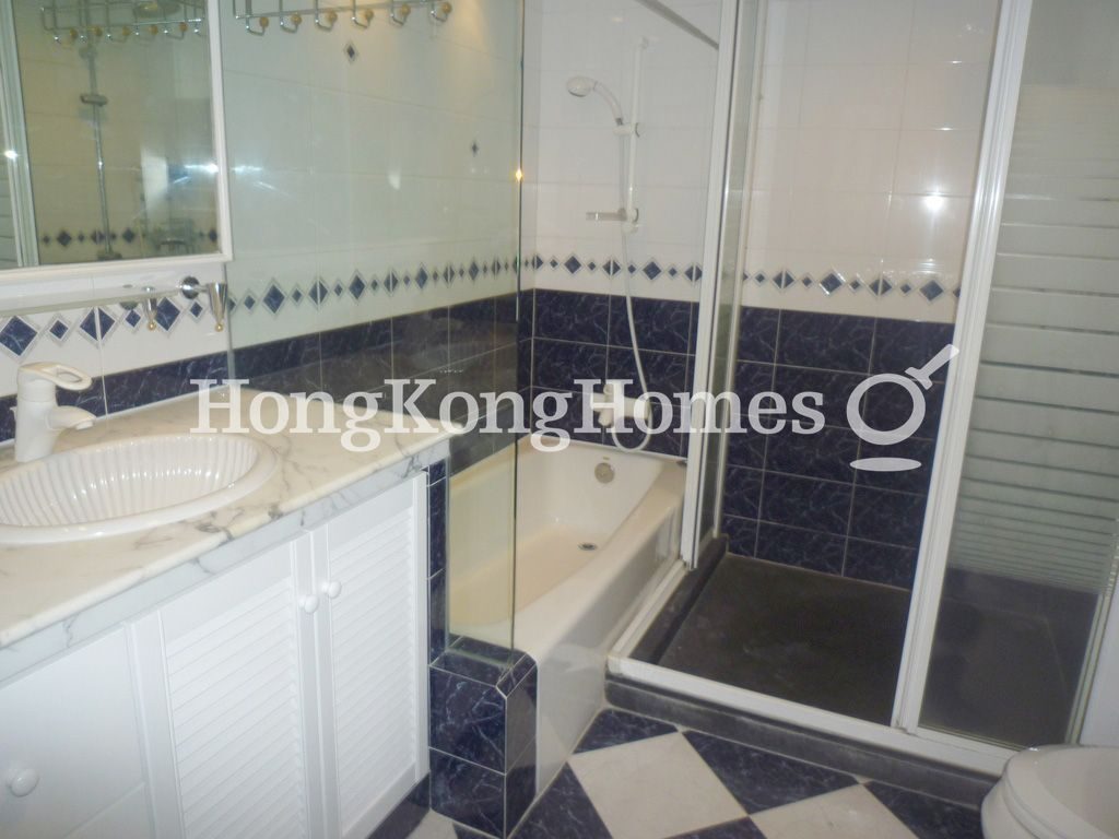 Master Bathroom — 愛都大廈 - 第03座，中半山
