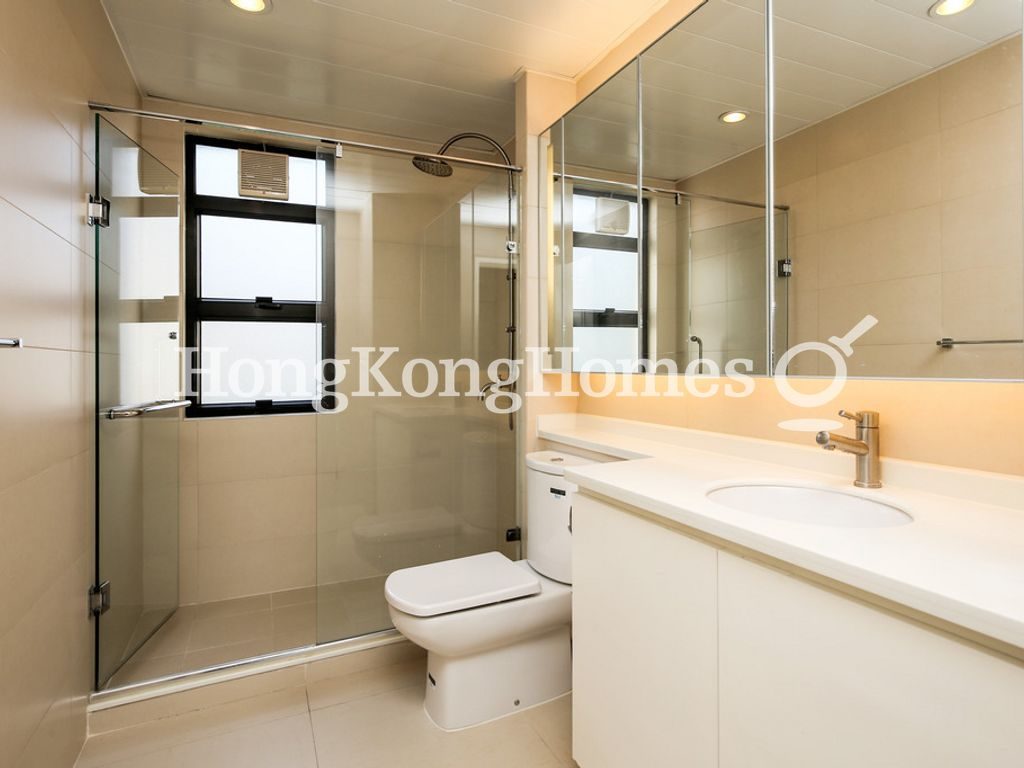 Guest Bathroom — 御花園 - 第02座，中半山