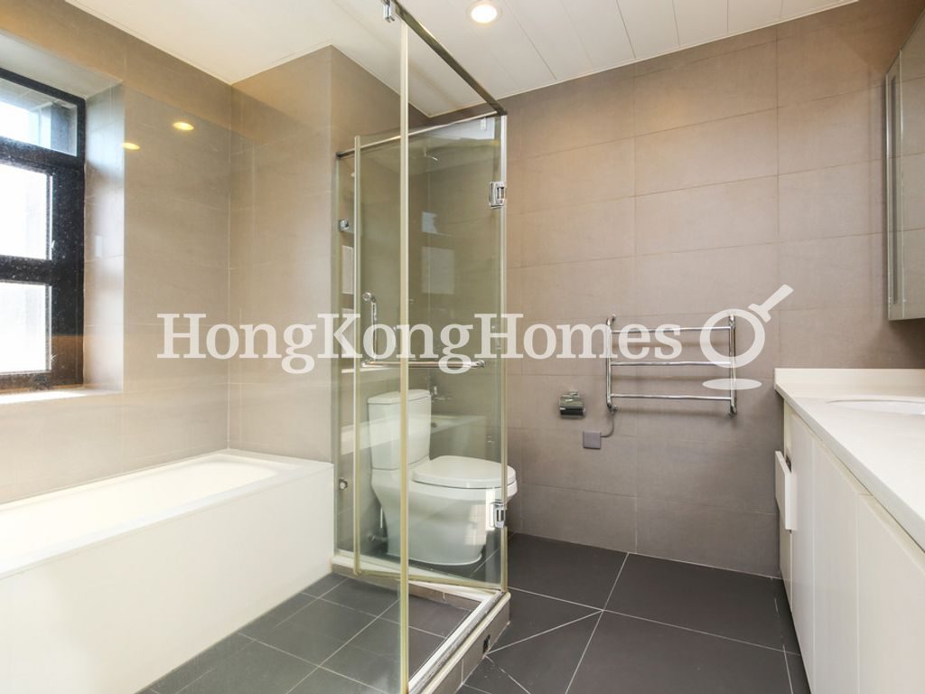 Master Bathroom — 御花園 - 第02座，中半山