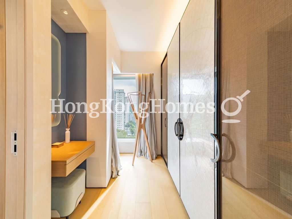 Walk-in Closet in Master Bedroom — 尚璟，西半山