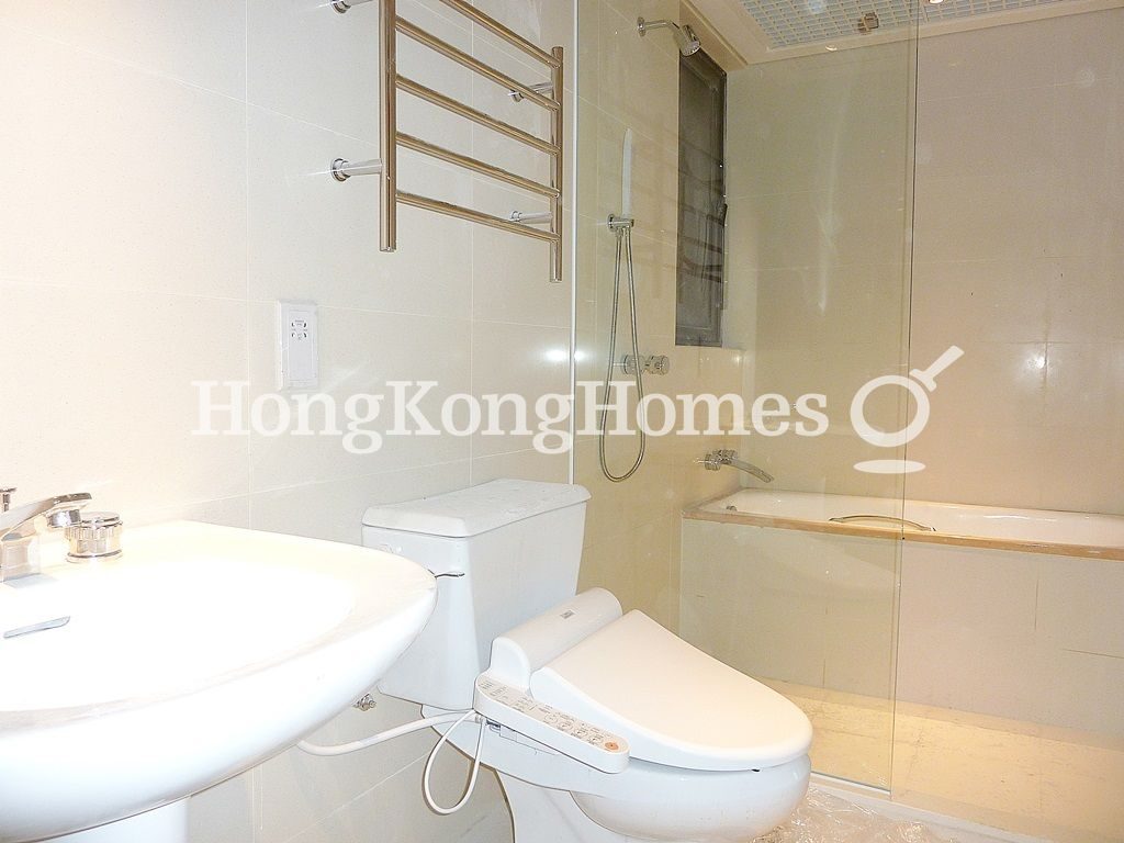 Guest Bathroom — 陽明山莊 17座 眺景台，淺水灣