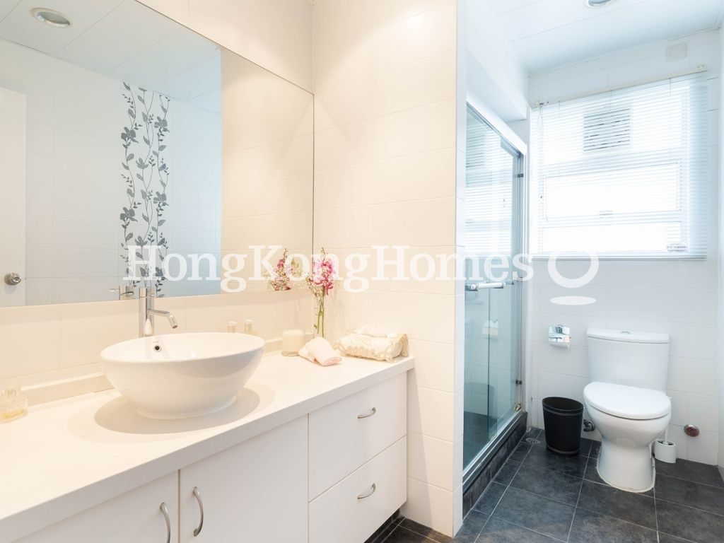 Guest Bathroom — 碧蕙園 - A座，東半山