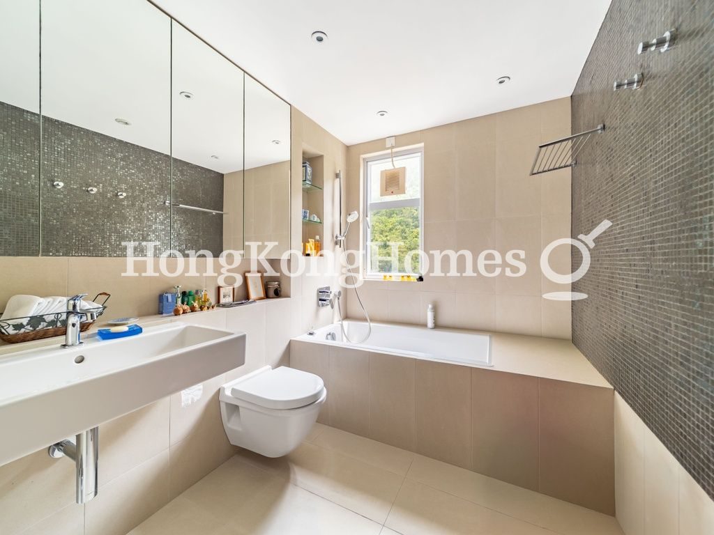 Guest Bathroom — 華景園 - 第01座，淺水灣