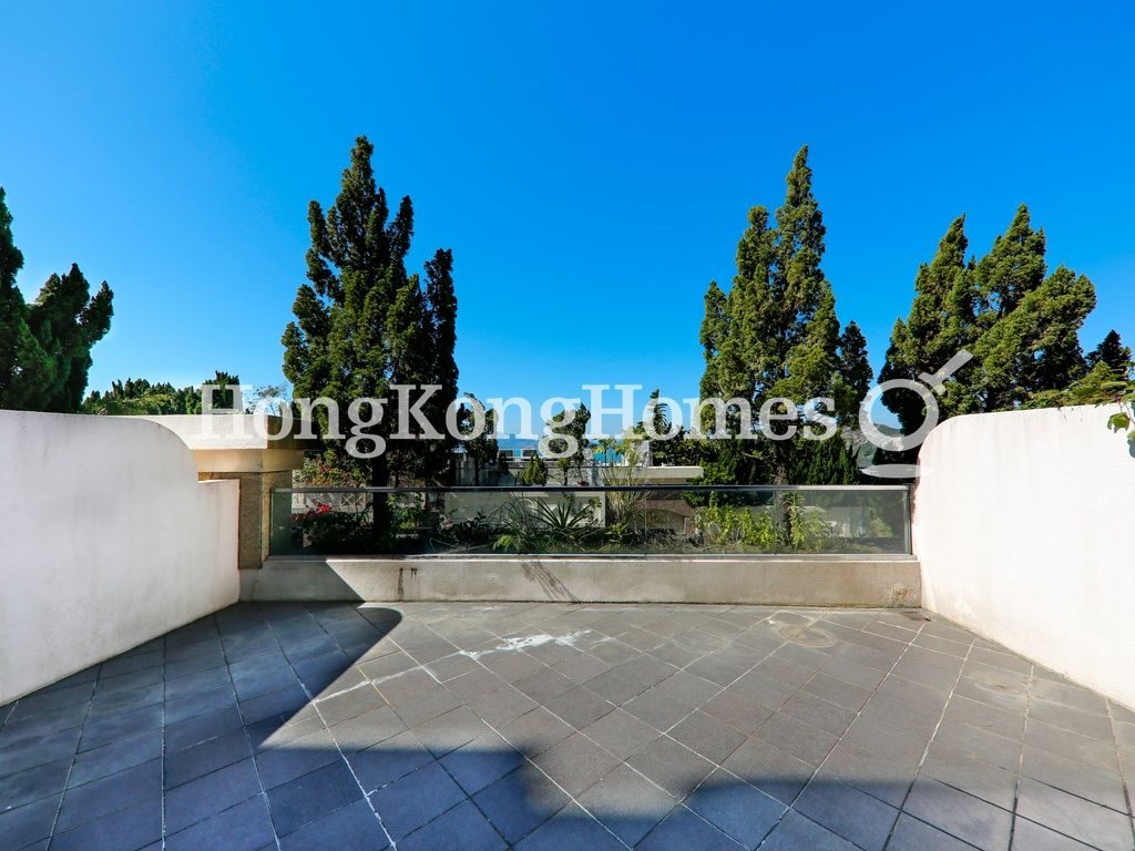 Private Terrace off Living Room — 富豪海灣，赤柱