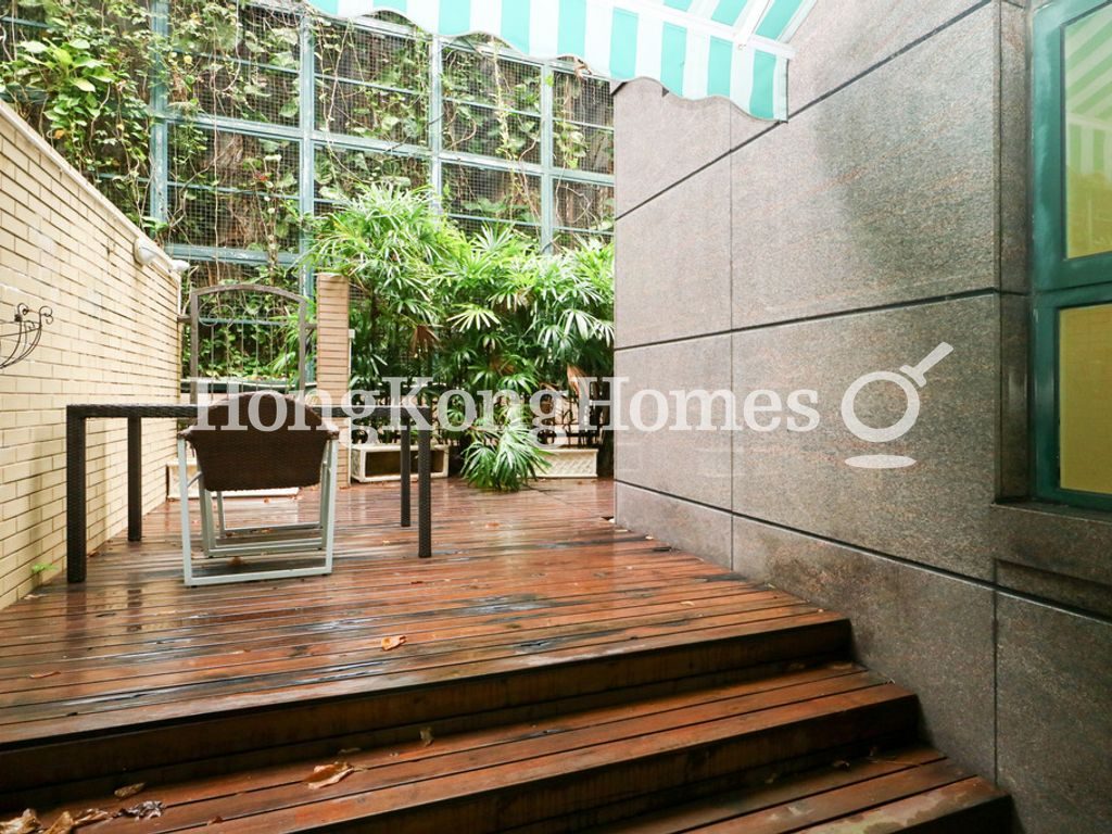 Private Terrace off Dining Area — 皇府灣，大潭