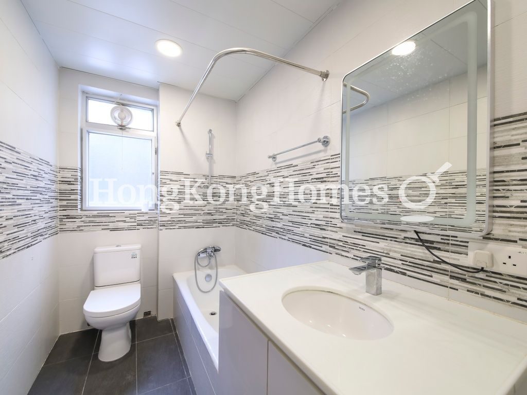Guest Bathroom — 麗景園 - 第03-04座，淺水灣
