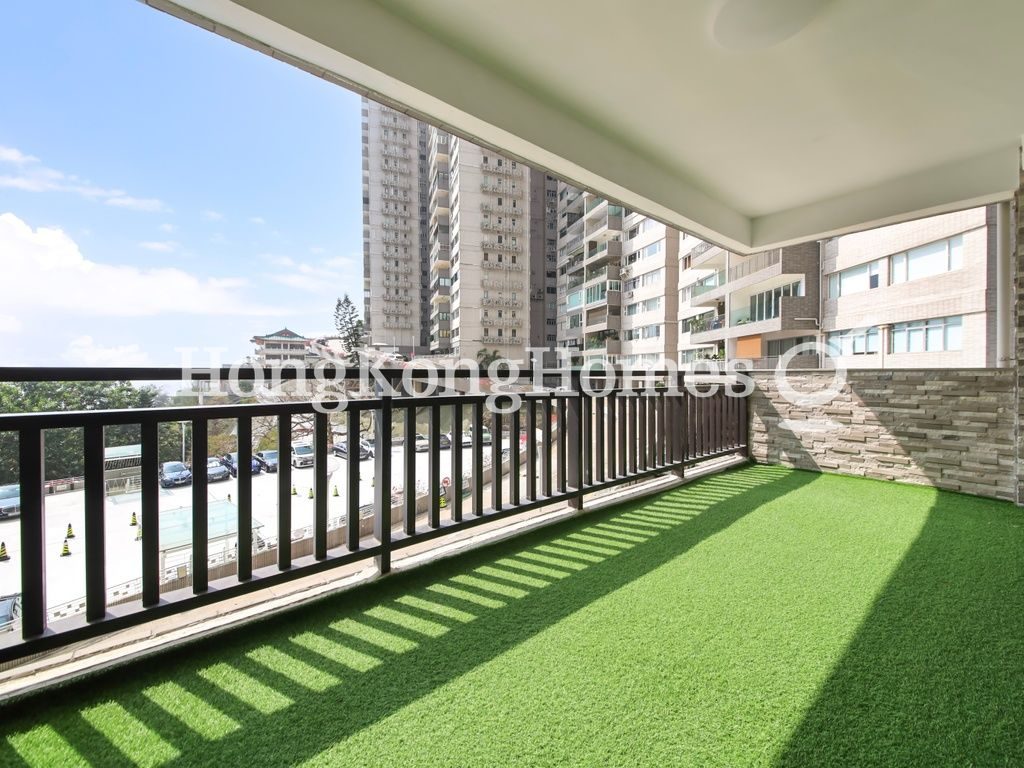 Balcony off Living and Dining Room — 麗景園 - 第03-04座，淺水灣
