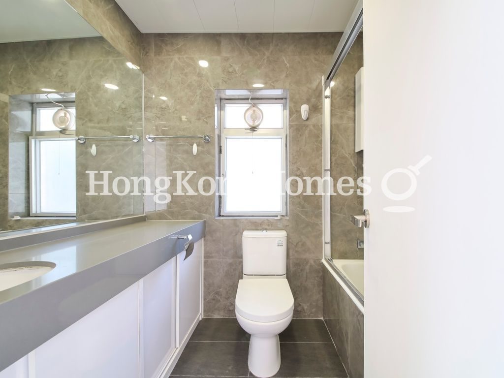 Master Bathroom — 麗景園 - 第03-04座，淺水灣