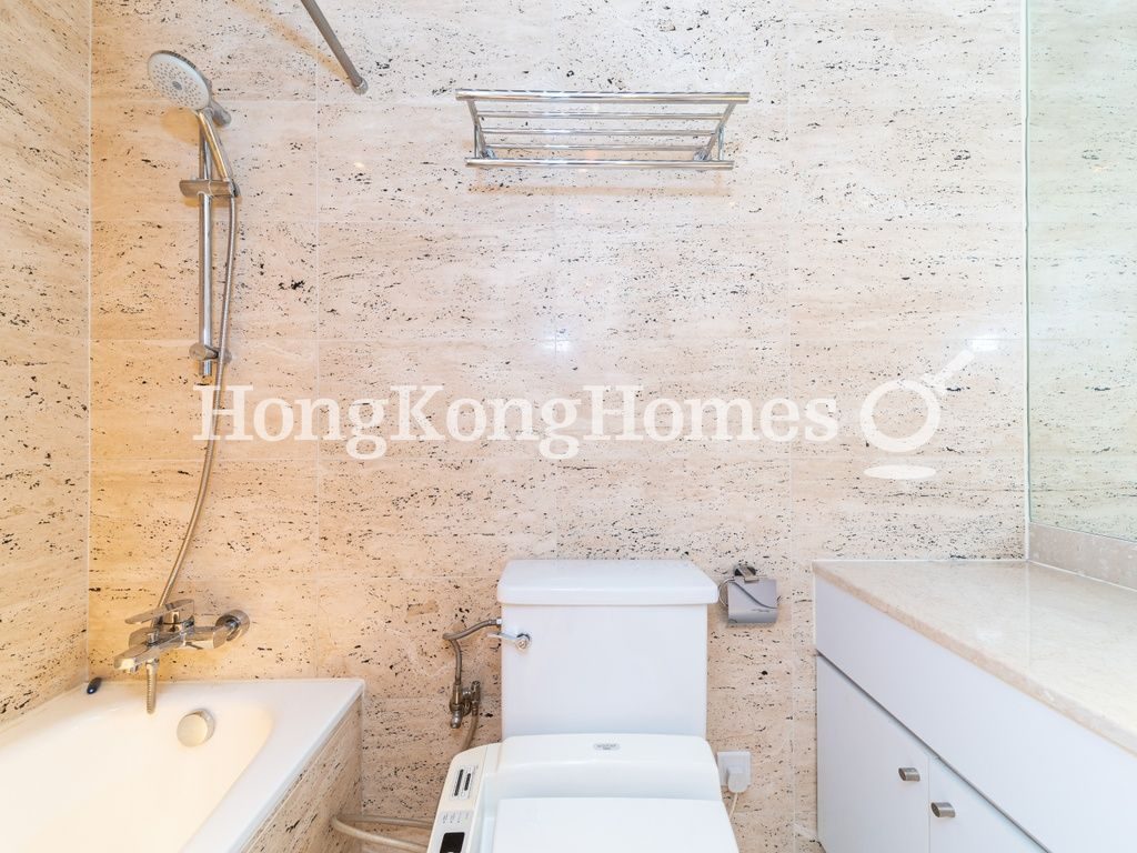 Second Ensuite Bathroom — 陽明山莊 17座 眺景台，淺水灣